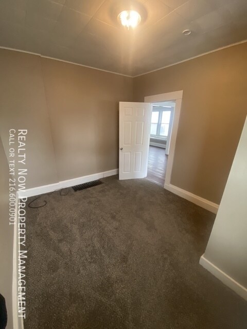 Building Photo - 3812 Poe Ave
