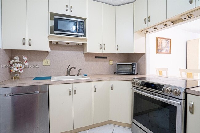 Building Photo - 600 Three Islands Boulevard