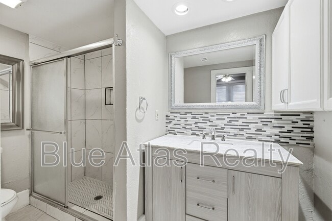 Building Photo - 4822 Worth St