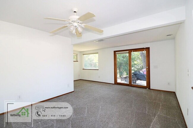 Building Photo - 3180 Wilshire Dr