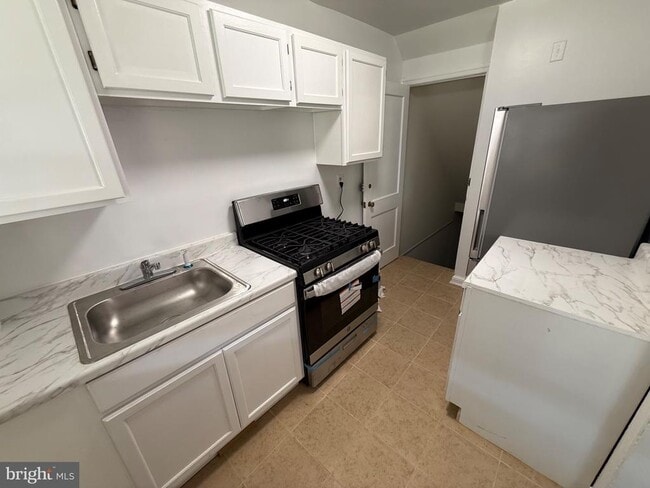 Building Photo - 374 Chaplin St SE