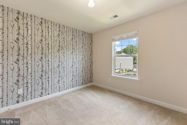 Building Photo - 555 English Oak Ln