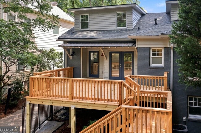 Building Photo - 884 Vedado Way NE