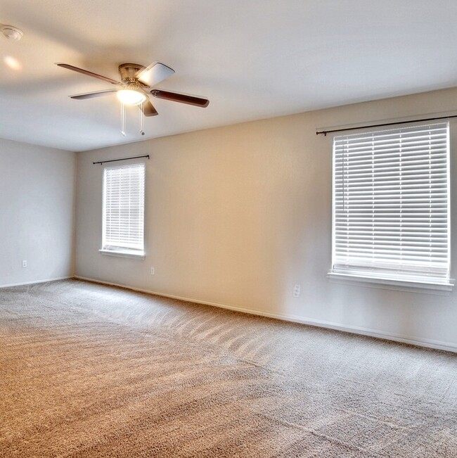 Building Photo - 1313 Monaco Dr