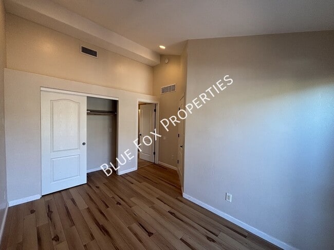 Building Photo - 322 N Hasman Dr