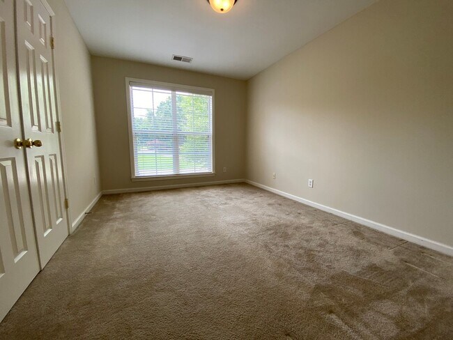 Building Photo - LARGE AND SPACIOUS HOME IN BARTLETT/ARLINGTON