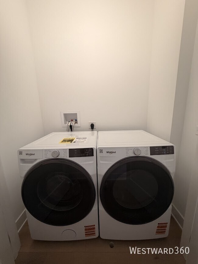 Building Photo - 1607 W 13th St