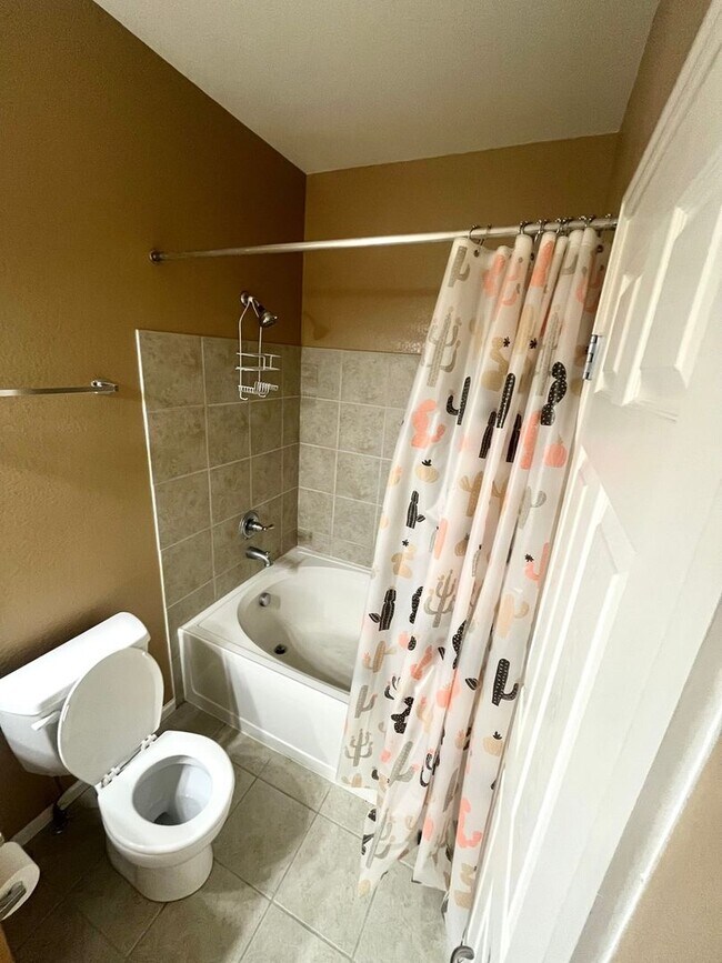 Building Photo - Charming 2BR Condo in Erie