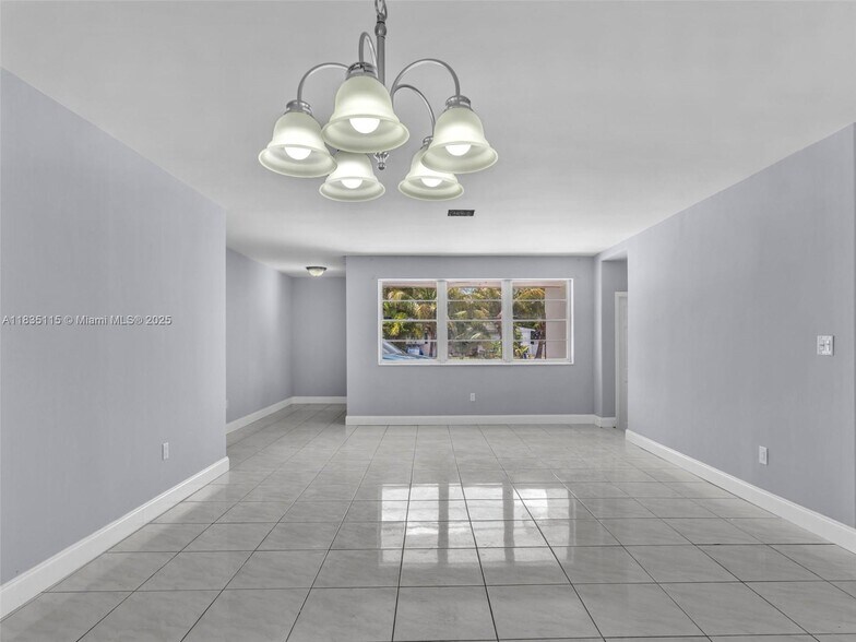 Building Photo - 6525 SW 18th St