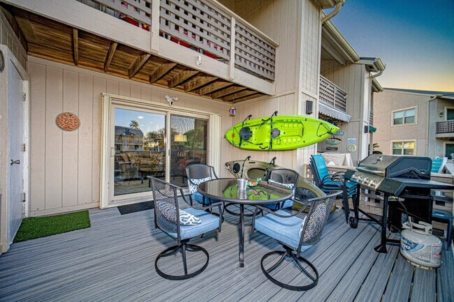 Building Photo - 1902 Bayhouse Dr