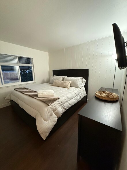 Building Photo - 6225 Wildomar Way