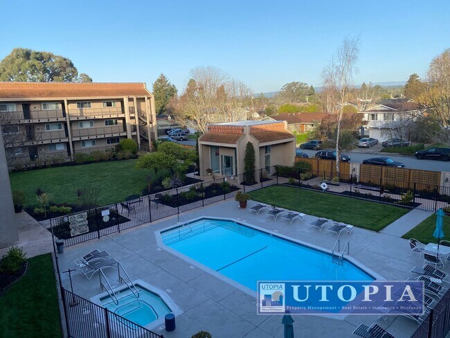 Building Photo - Ocean Views: 2Bd/2Ba + Office - Sunny, Top Floor Condo, Deck, Pool & Hot Tub