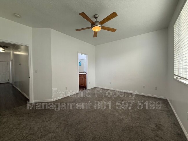 Building Photo - 732 Skipton Dr W