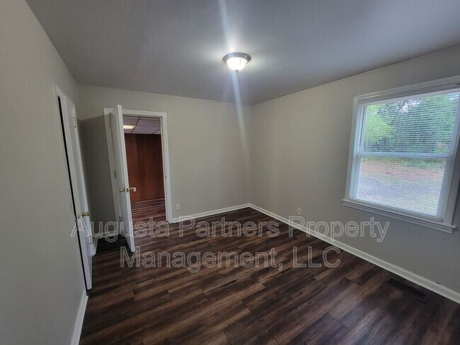 Building Photo - 2826 Thomas Ln