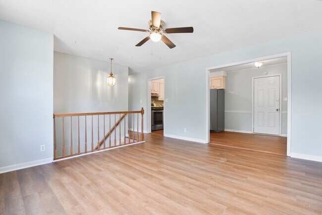 Building Photo - Pet Friendly Three Bedroom!