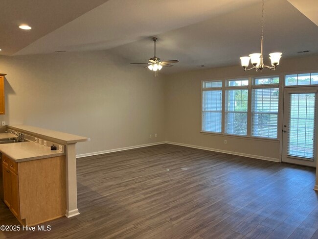 Building Photo - 5118 Elton Dr SE