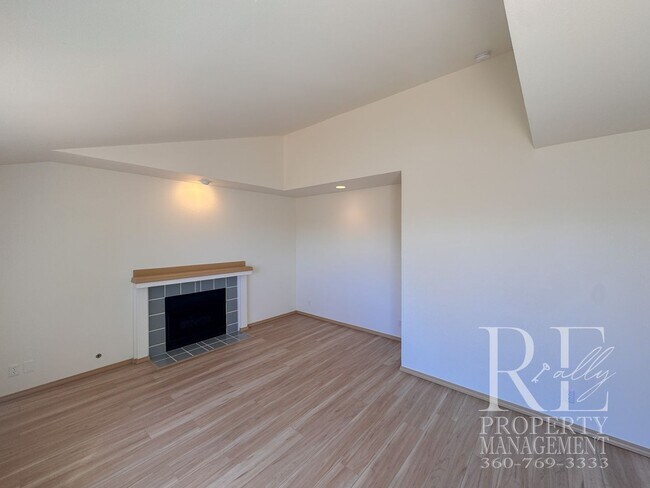 Building Photo - Immaculate Bremerton Home with Expansive Yard, Multiple Living Areas & Designer Kitchen