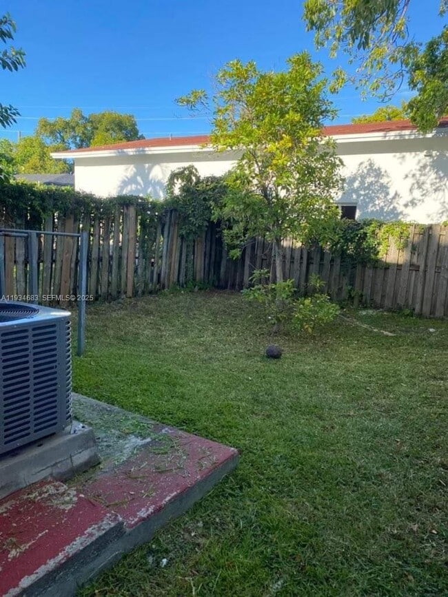 Building Photo - 1010 NW 2nd Ave