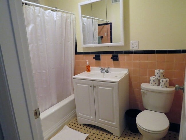 Building Photo - 1463 Beacon St