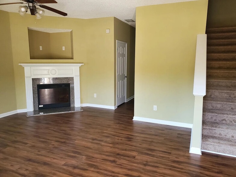 Building Photo - Room in Townhome on Olmadison Pl