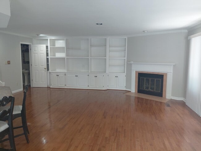 Building Photo - 3507 Lakeside Ct