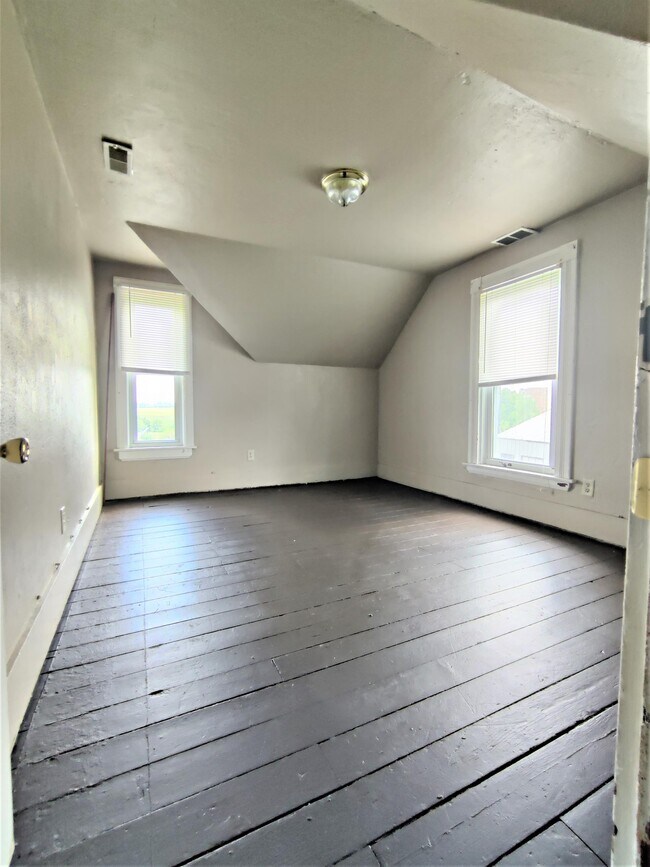 Building Photo - 1025 Paw Paw Rd