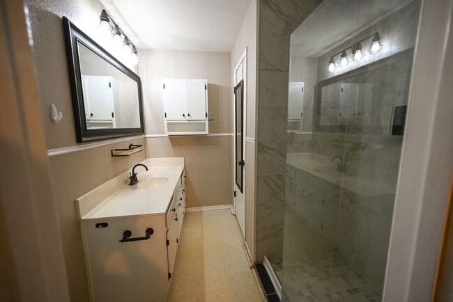 Building Photo - 103 Boca Vista