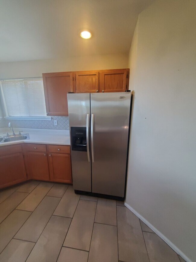 Building Photo - 3 Bedroom Home w Extra Room and 2 Car Garage in Stratford Lakes!