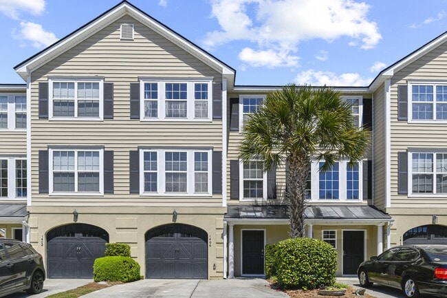 Building Photo - 1406 Hamlin Park Cir