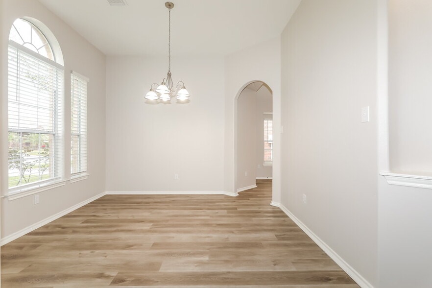 Building Photo - 2439 Ligustrum Flower Dr
