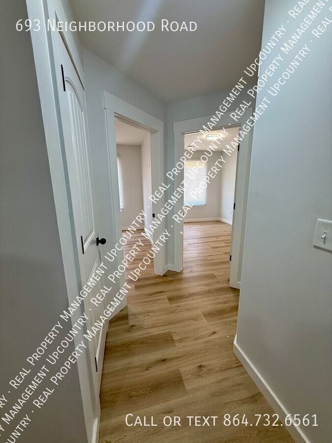 Building Photo - 693 Neighborhood Rd