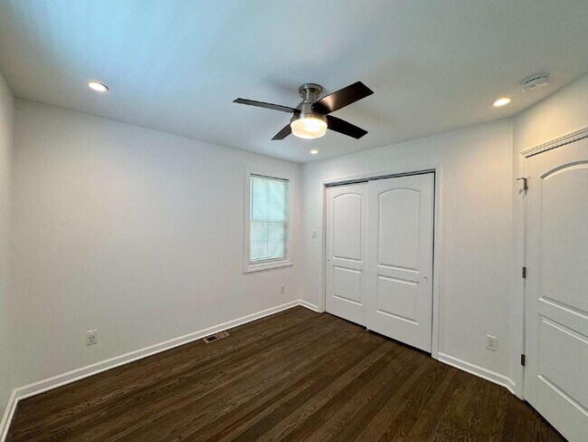 Building Photo - Stylish Updated Home Just Minutes from Downtown Raleigh!