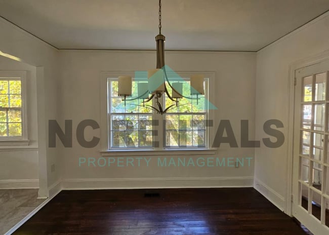 Building Photo - 1006 Panola St