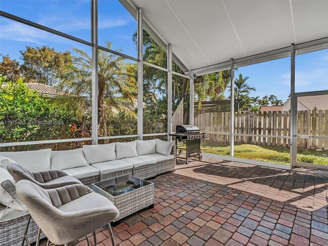 Building Photo - 4962 SW 32nd Way