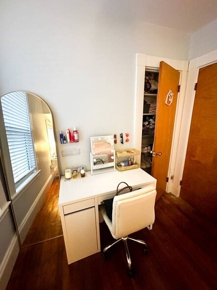 Building Photo - 99 School St