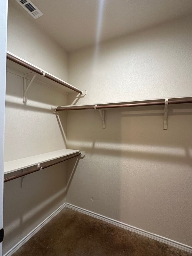 Building Photo - Spacious 3/2 Duplex in New Braunfels