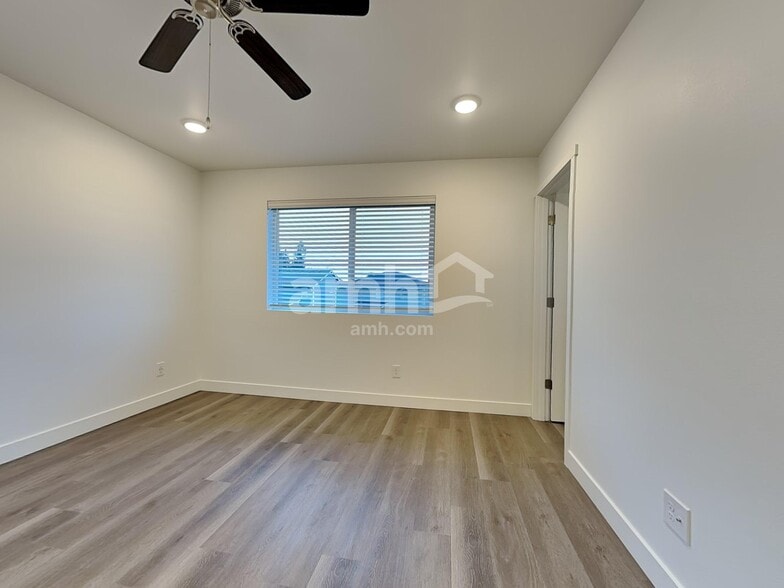Building Photo - 8006 Katriel Ct SW