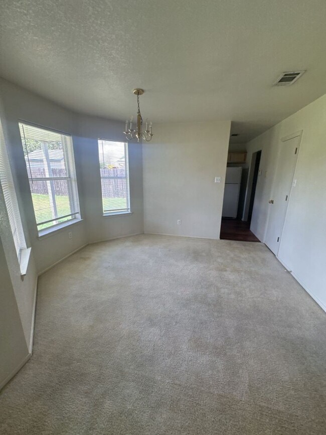 Building Photo - 3bd/2ba Single-Family Home on Amethyst Dr!