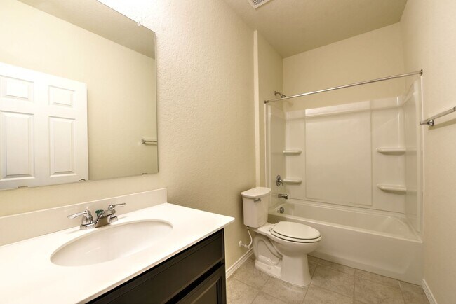 Building Photo - Gorgeous one story home  |  3 bedrooms  |  2 bathrooms  |  Covered Patio  |  2 car garage  |  Dav...