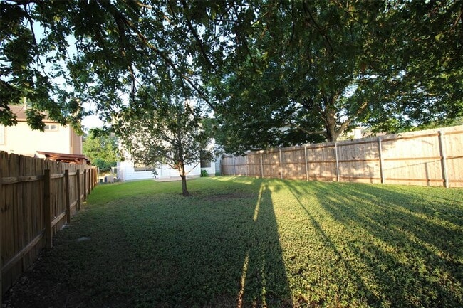 Building Photo - 8622 Piney Creek Bend