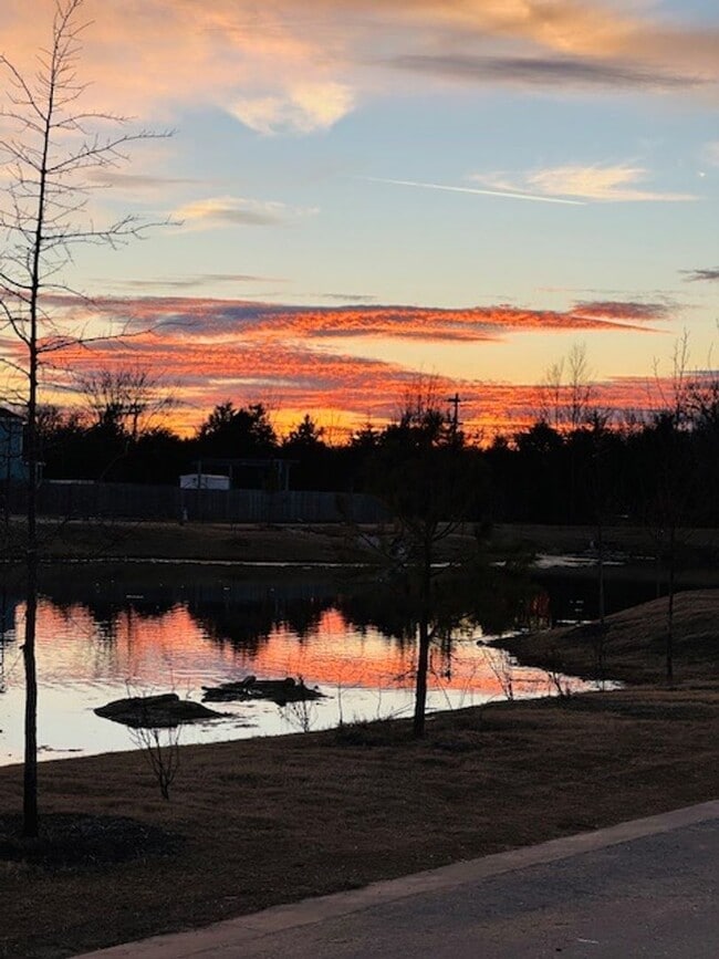 Building Photo - 4802 W Planetree St