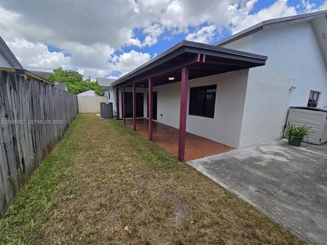 Building Photo - 740 SW 99th Ct Cir