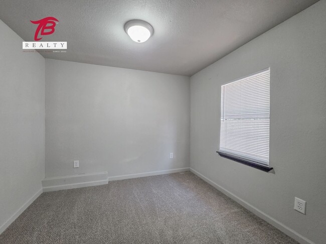 Building Photo - Charming and Newly Renovated 4-Bedroom Hom...