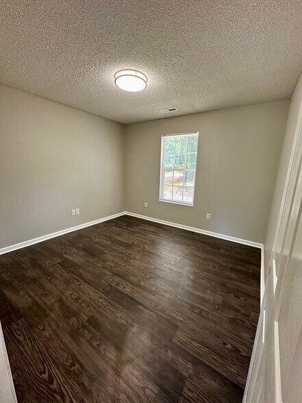 Building Photo - 208 Sunnyside Dr