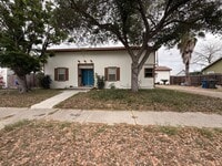 Building Photo - Charming 3-bedroom, 1-bath home is conveniently located with quick access to grocery stores, rest...