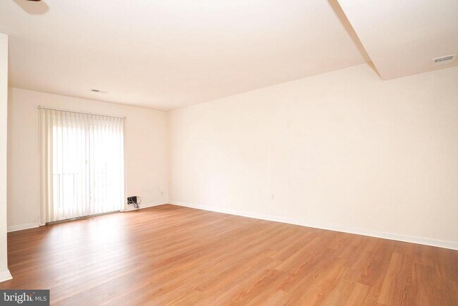 Building Photo - 4570 Conwell Dr