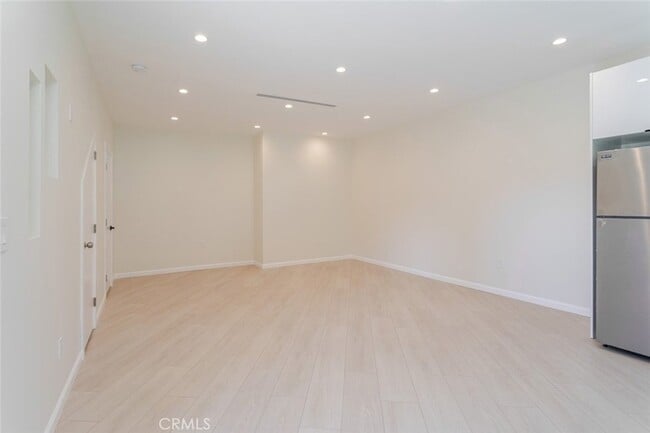 Building Photo - 10787 Las Lunitas Ave