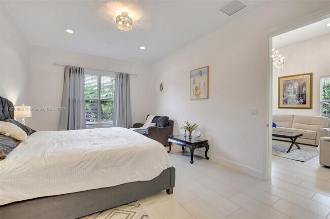 Building Photo - 6657 Quiet Wave Trl