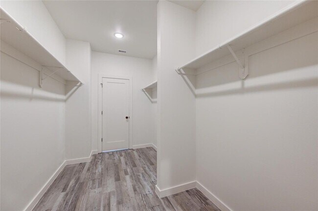 Building Photo - 13111 Honey Suckle Ridge Ln