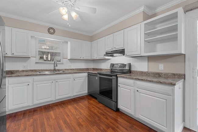 Building Photo - 3 Bedroom House in Cape